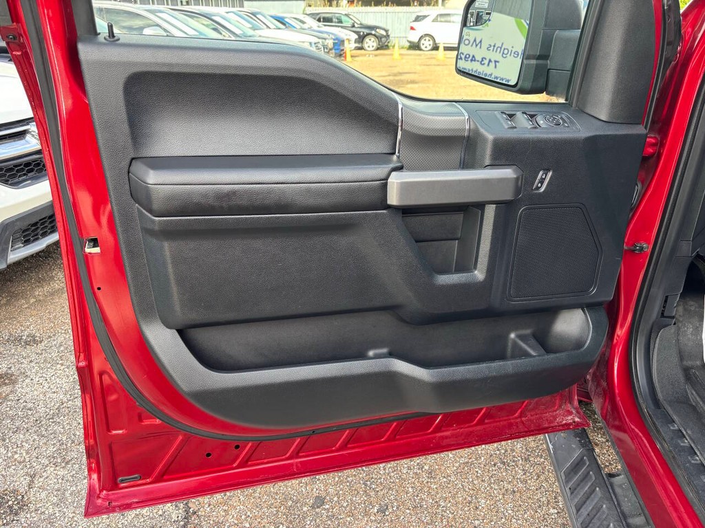Ford F-150 Vehicle Full-screen Gallery Image 10