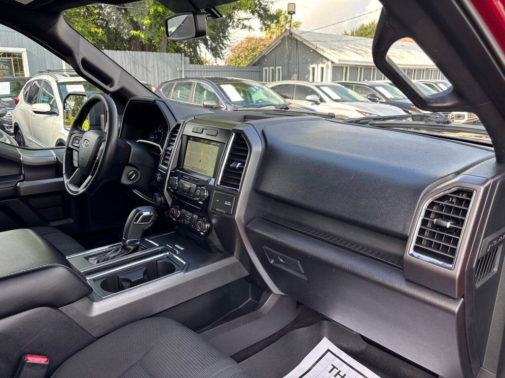 Ford F-150 Vehicle Full-screen Gallery Image 11