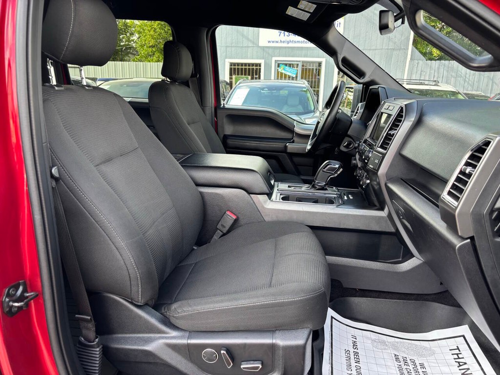 Ford F-150 Vehicle Full-screen Gallery Image 12