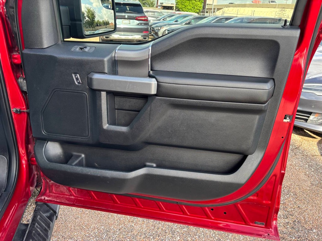 Ford F-150 Vehicle Full-screen Gallery Image 13