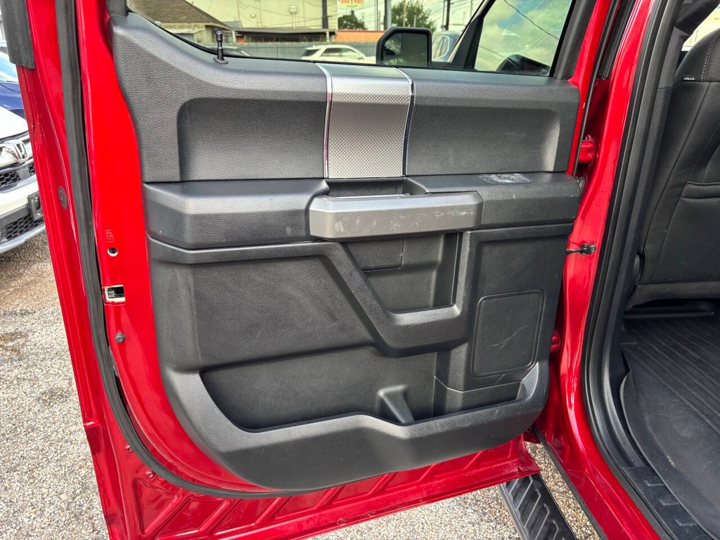 Ford F-150 Vehicle Full-screen Gallery Image 15