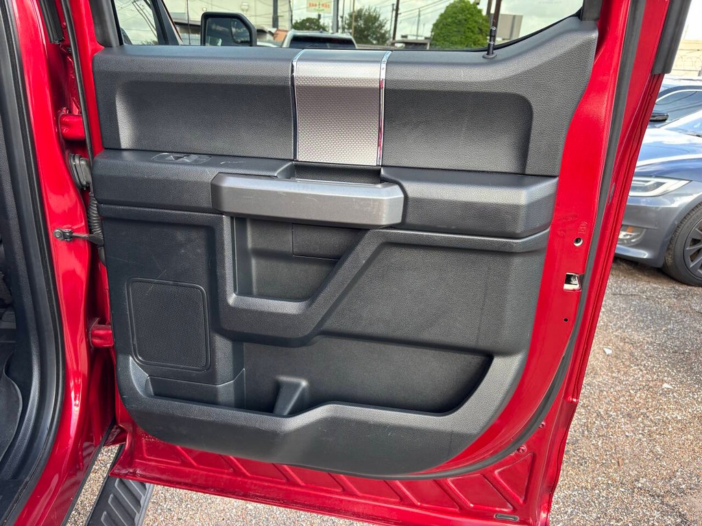 Ford F-150 Vehicle Full-screen Gallery Image 17