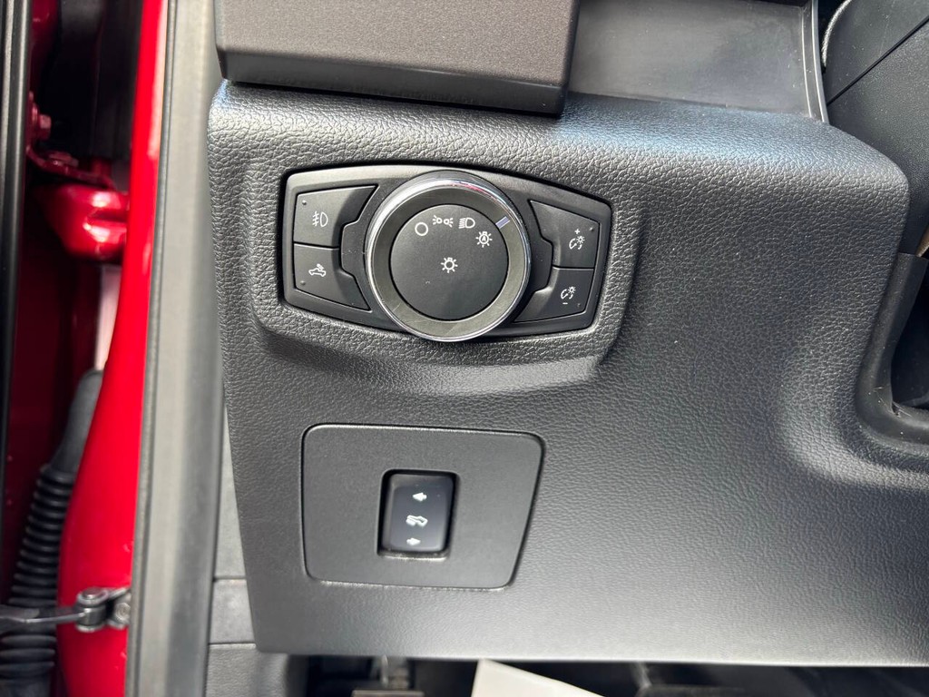 Ford F-150 Vehicle Full-screen Gallery Image 25