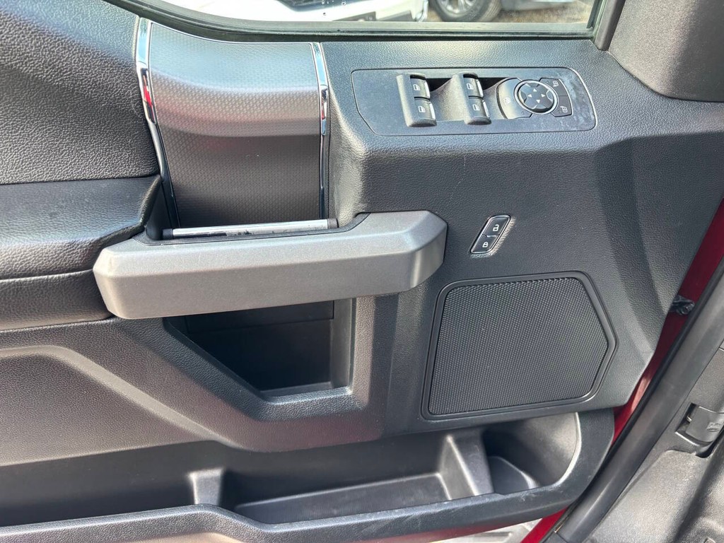 Ford F-150 Vehicle Full-screen Gallery Image 26