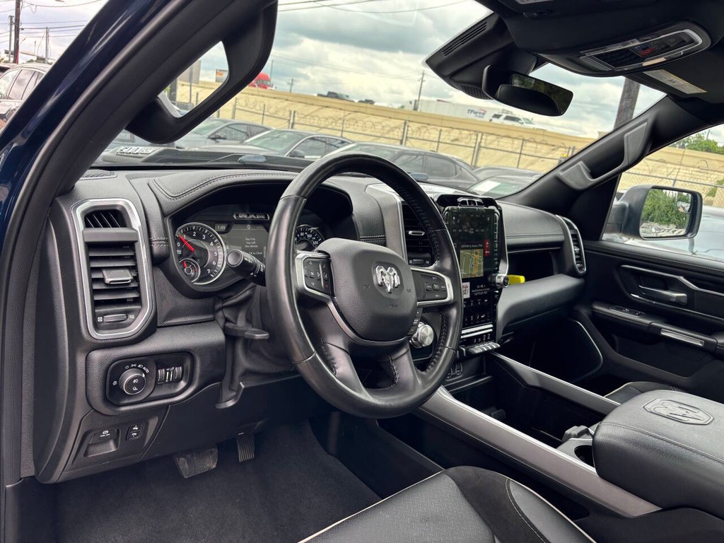 Ram 1500 Vehicle Full-screen Gallery Image 08