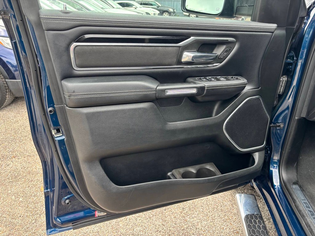 Ram 1500 Vehicle Full-screen Gallery Image 10