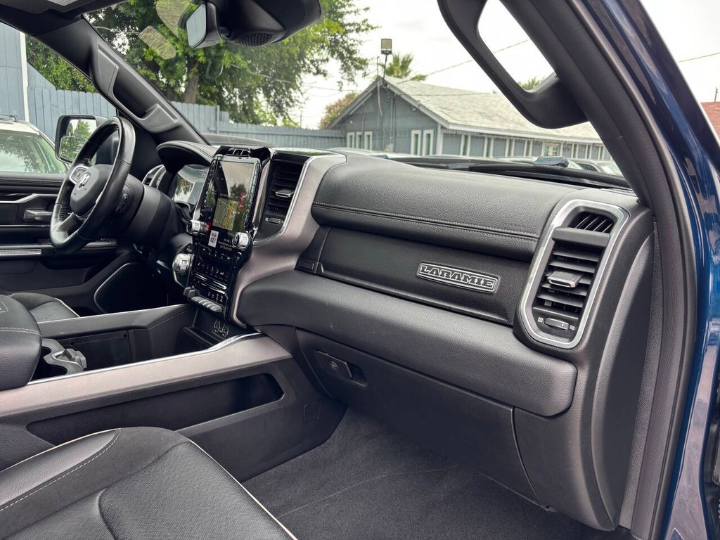 Ram 1500 Vehicle Full-screen Gallery Image 11