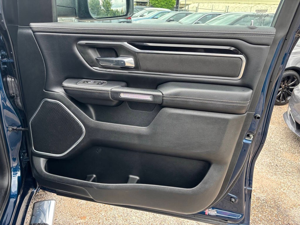 Ram 1500 Vehicle Full-screen Gallery Image 13