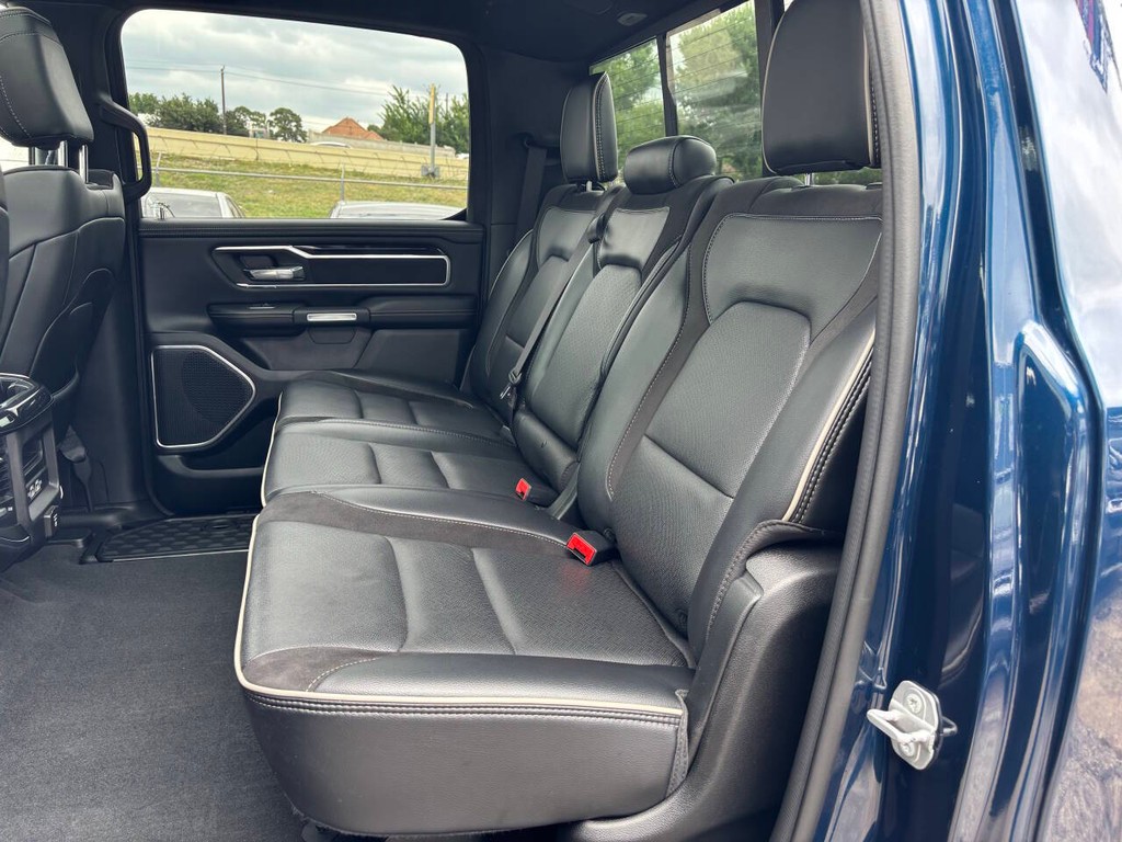Ram 1500 Vehicle Full-screen Gallery Image 14
