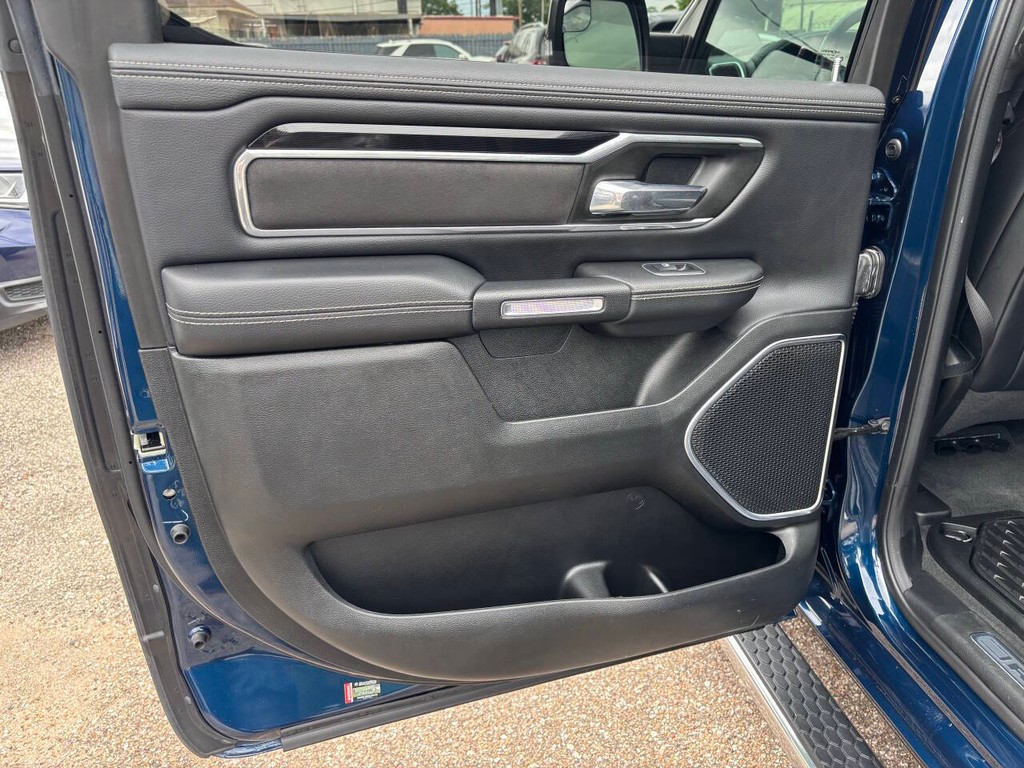 Ram 1500 Vehicle Full-screen Gallery Image 15