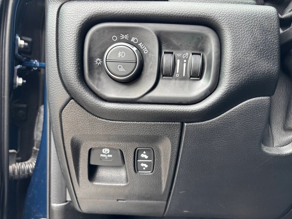 Ram 1500 Vehicle Full-screen Gallery Image 24