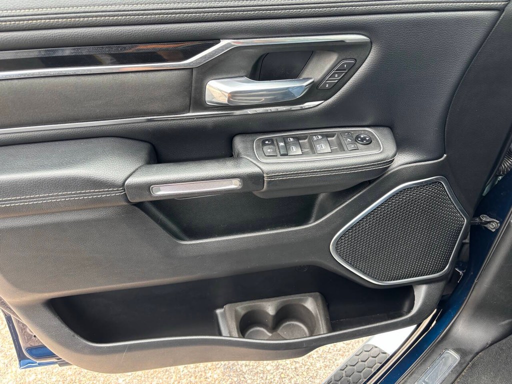 Ram 1500 Vehicle Full-screen Gallery Image 25