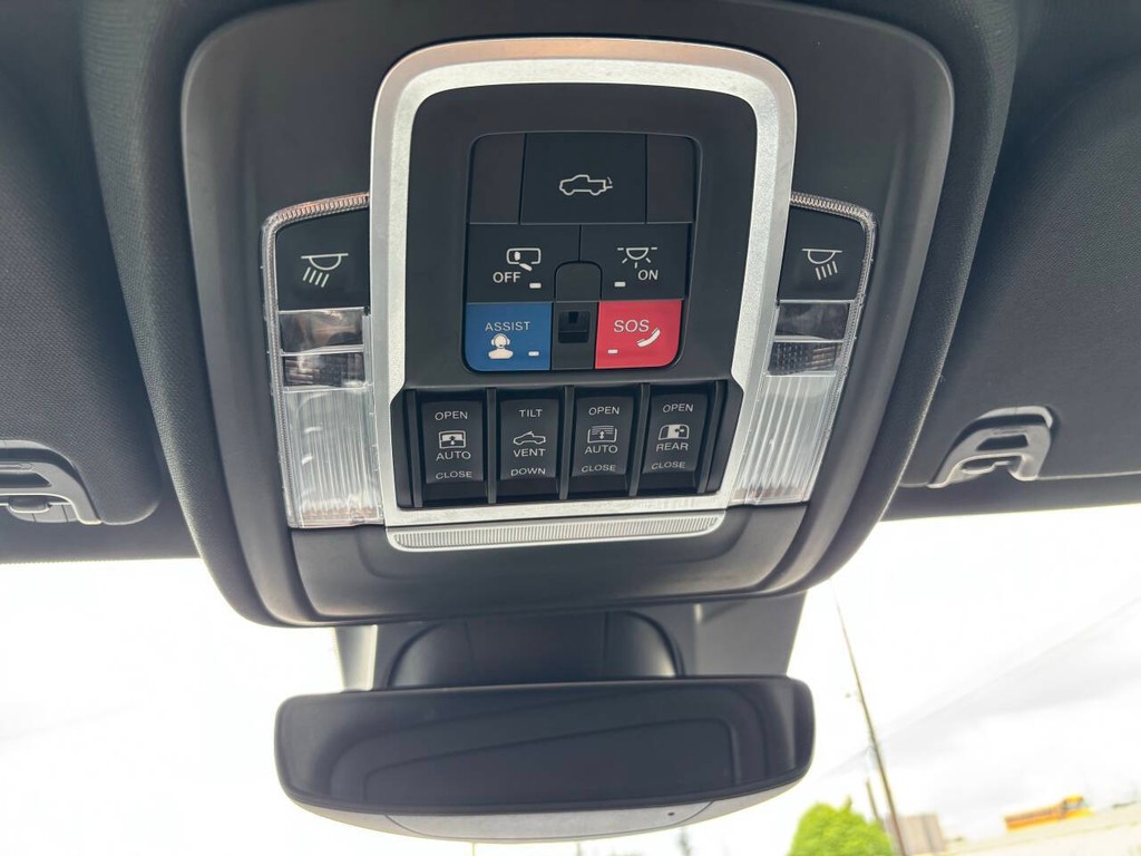 Ram 1500 Vehicle Full-screen Gallery Image 26