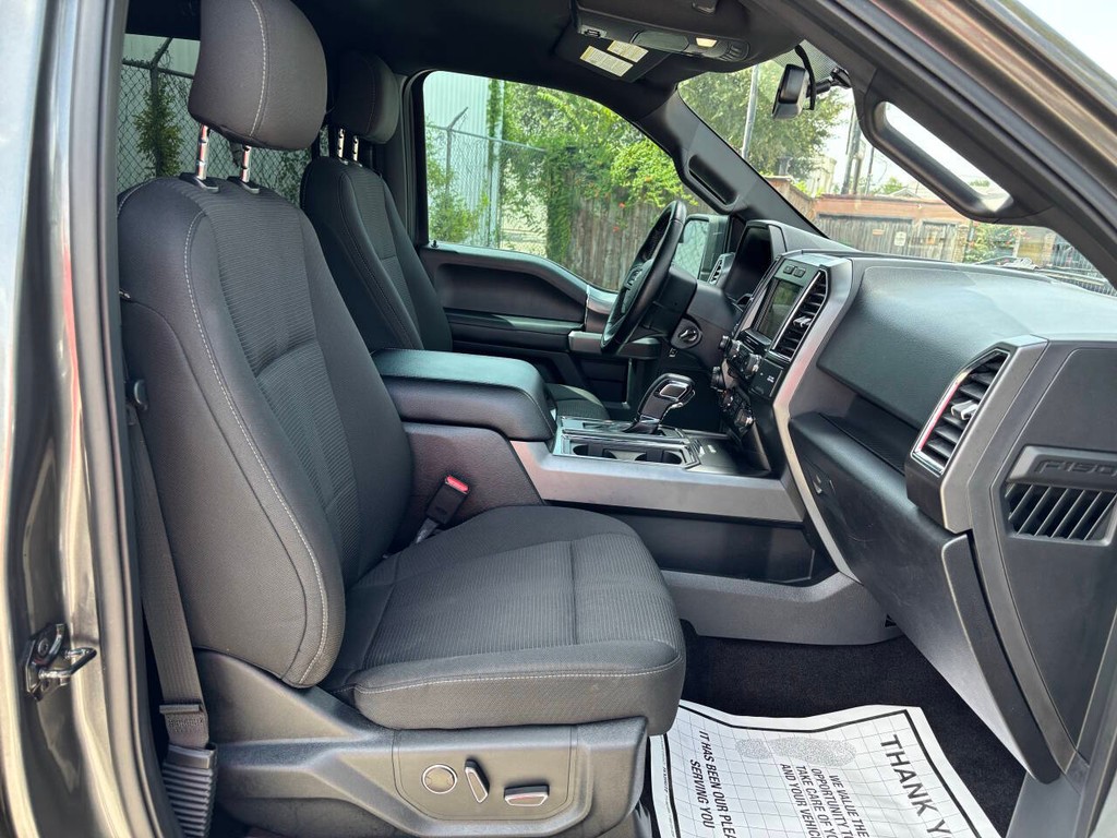 Ford F-150 Vehicle Full-screen Gallery Image 12