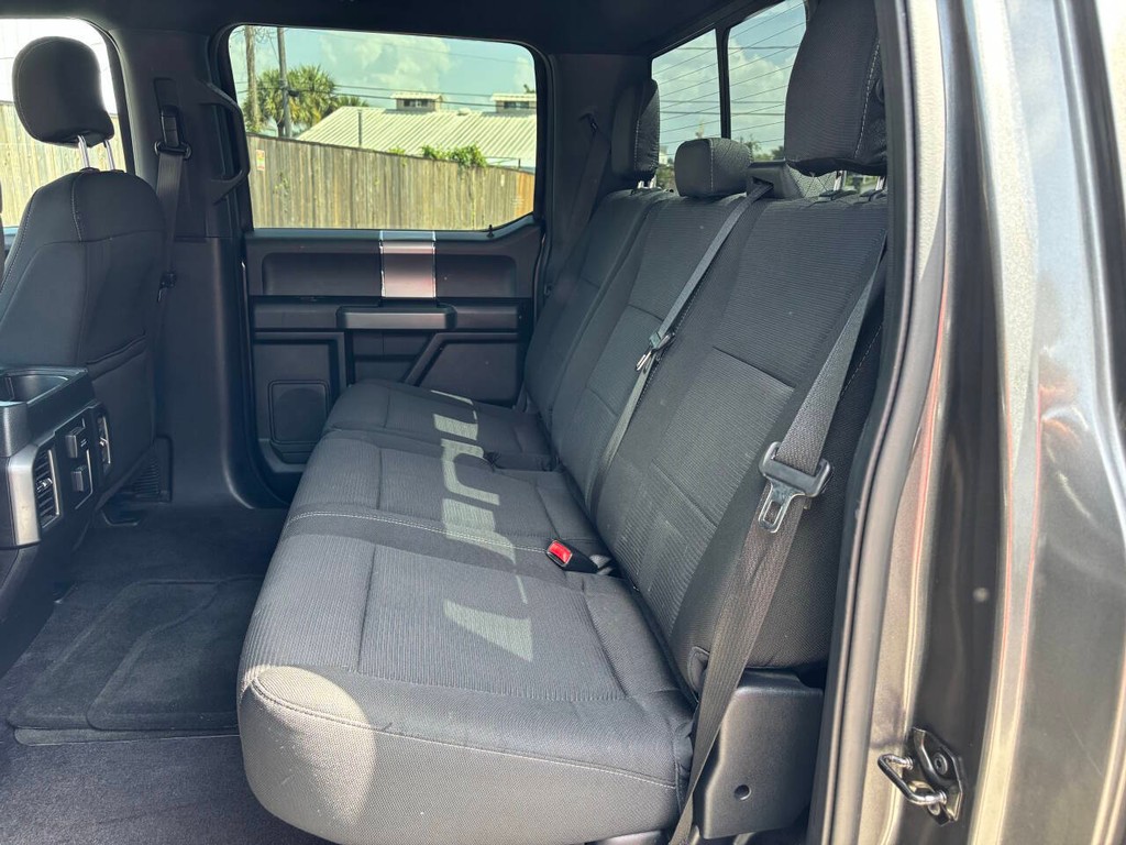 Ford F-150 Vehicle Full-screen Gallery Image 14