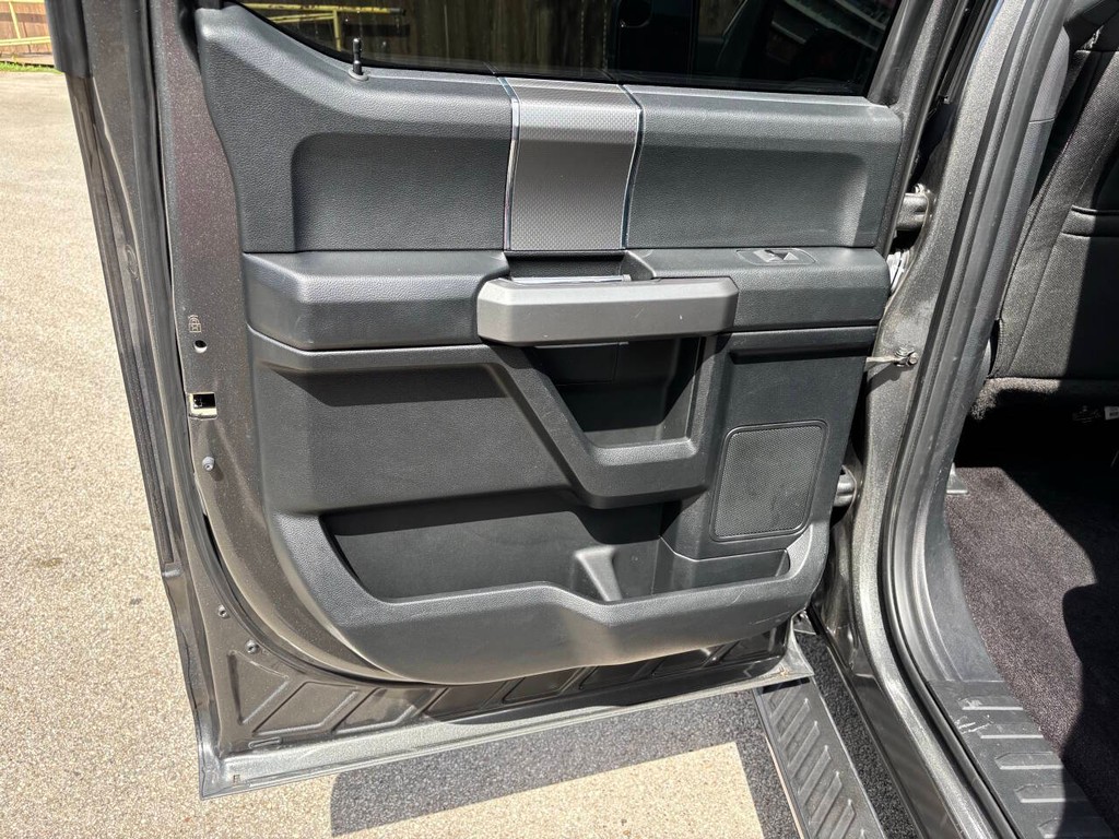 Ford F-150 Vehicle Full-screen Gallery Image 15