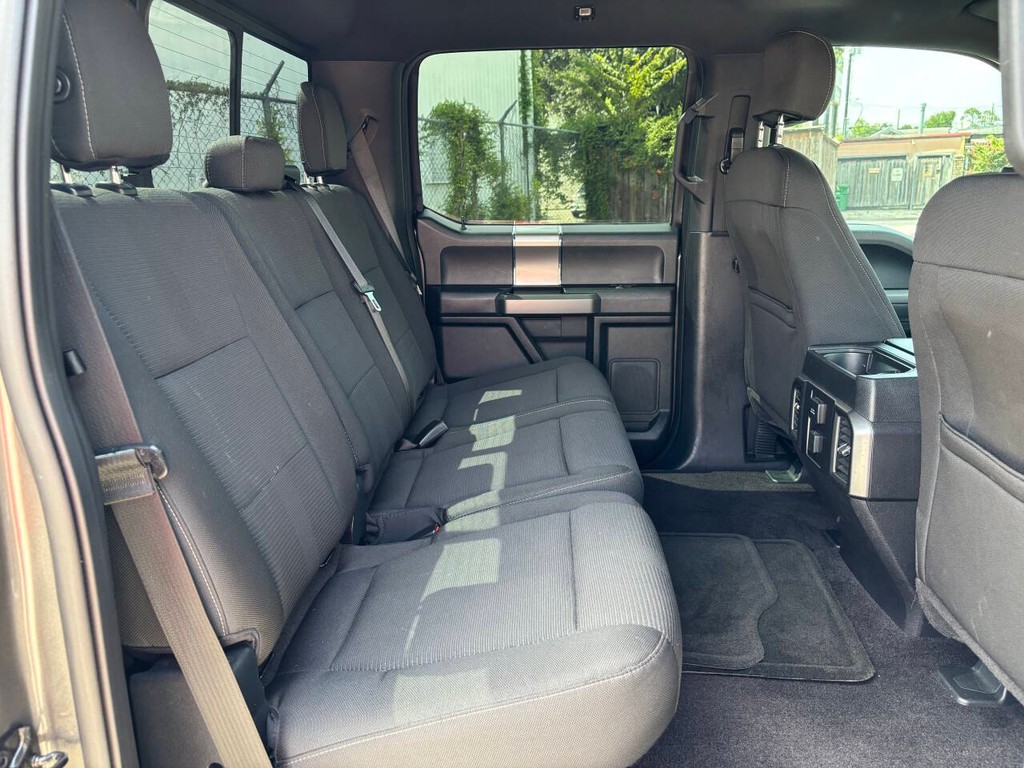 Ford F-150 Vehicle Full-screen Gallery Image 16