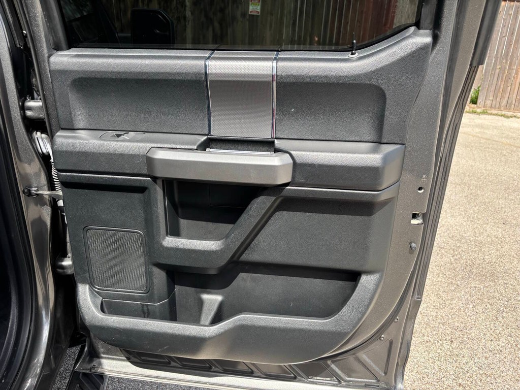 Ford F-150 Vehicle Full-screen Gallery Image 17