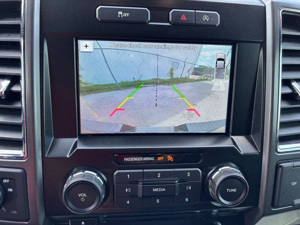 Ford F-150 Vehicle Full-screen Gallery Image 21