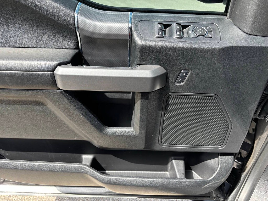 Ford F-150 Vehicle Full-screen Gallery Image 26