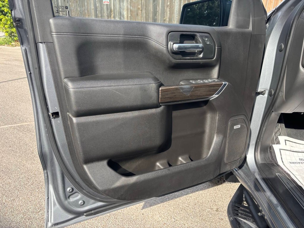 Chevrolet Silverado 1500 Vehicle Full-screen Gallery Image 10