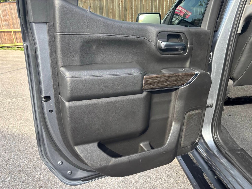 Chevrolet Silverado 1500 Vehicle Full-screen Gallery Image 15