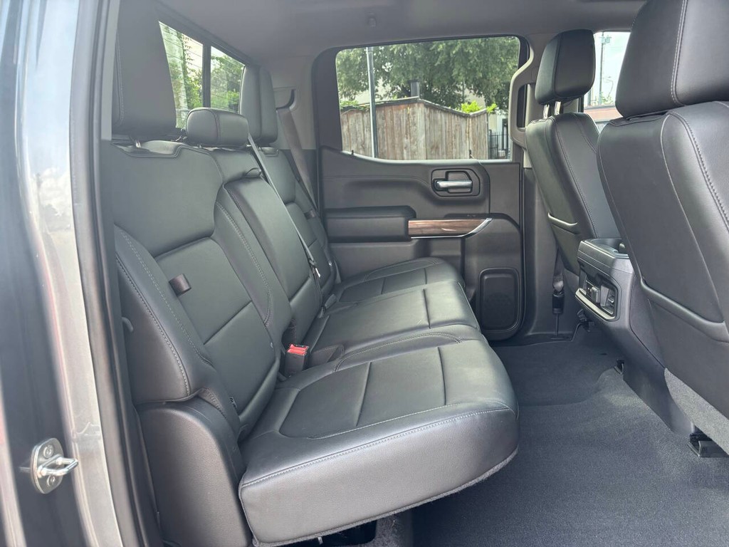 Chevrolet Silverado 1500 Vehicle Full-screen Gallery Image 16