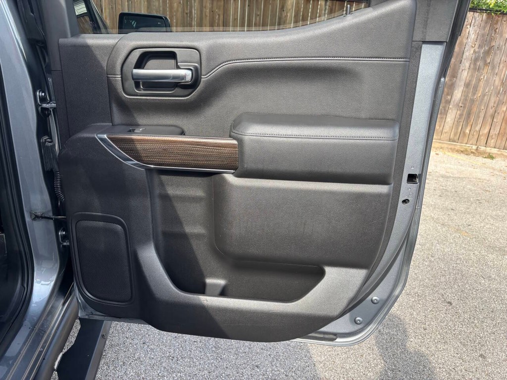 Chevrolet Silverado 1500 Vehicle Full-screen Gallery Image 17