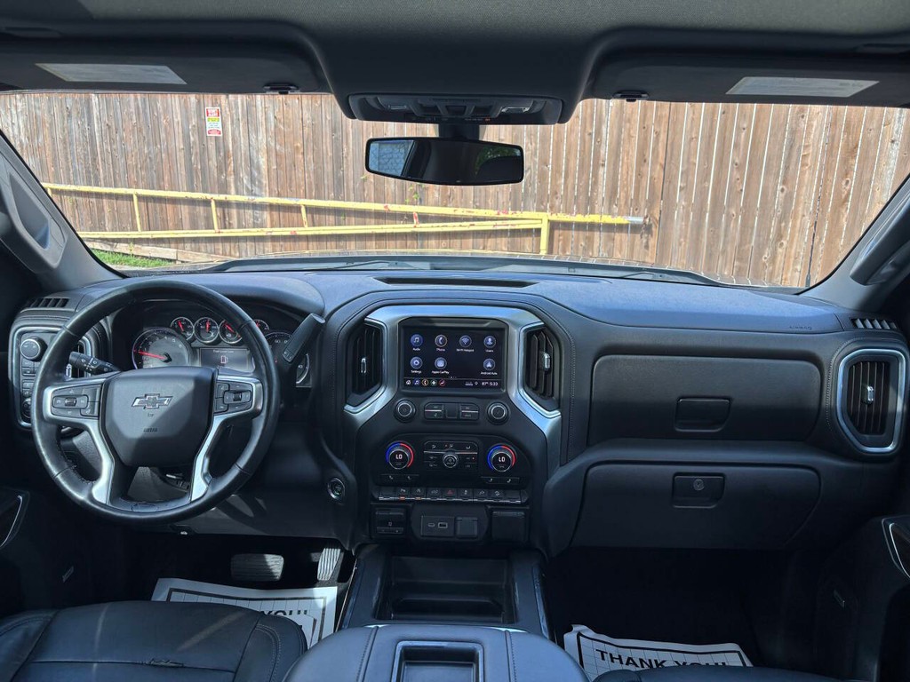 Chevrolet Silverado 1500 Vehicle Full-screen Gallery Image 19