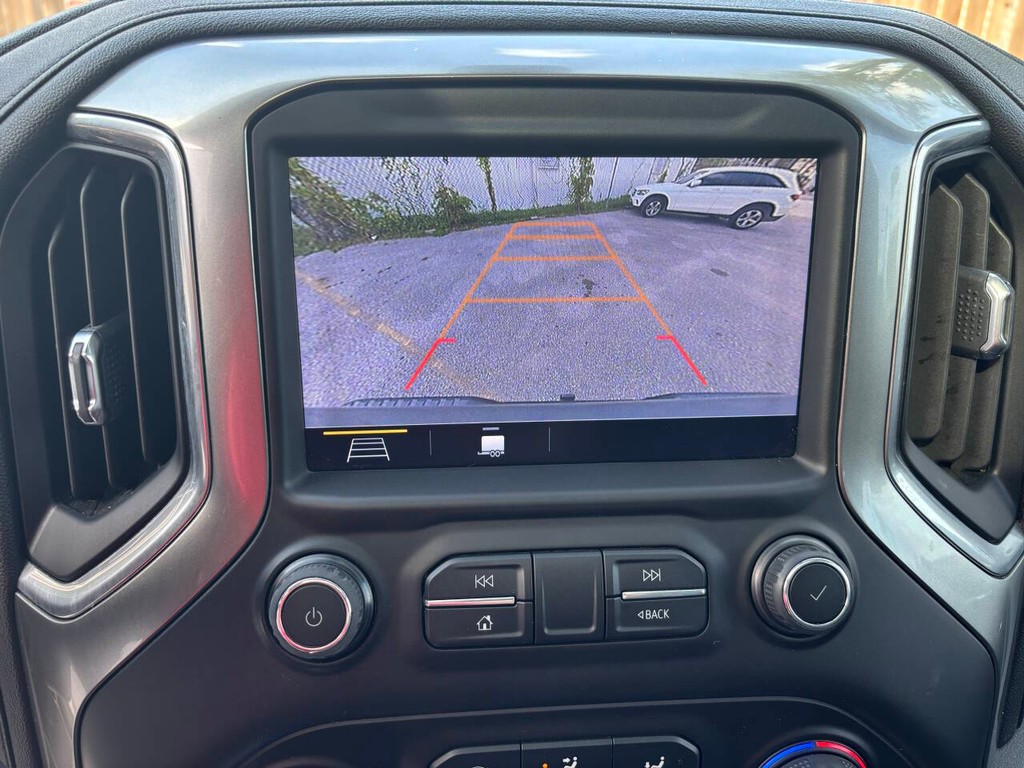 Chevrolet Silverado 1500 Vehicle Full-screen Gallery Image 21