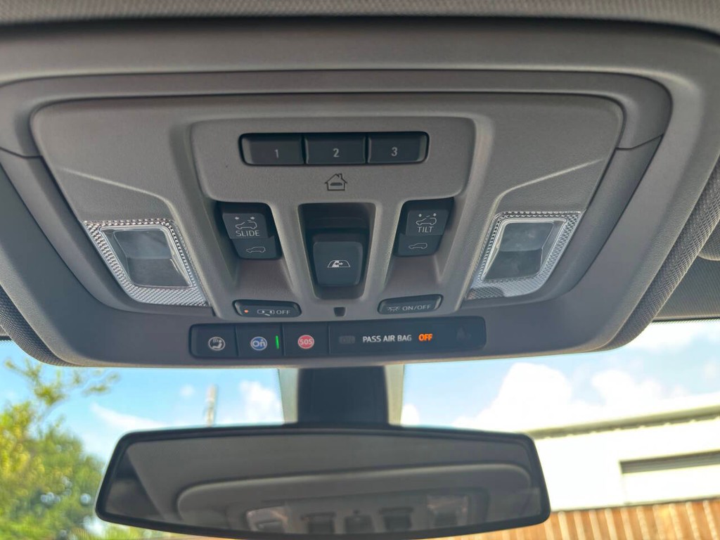 Chevrolet Silverado 1500 Vehicle Full-screen Gallery Image 25