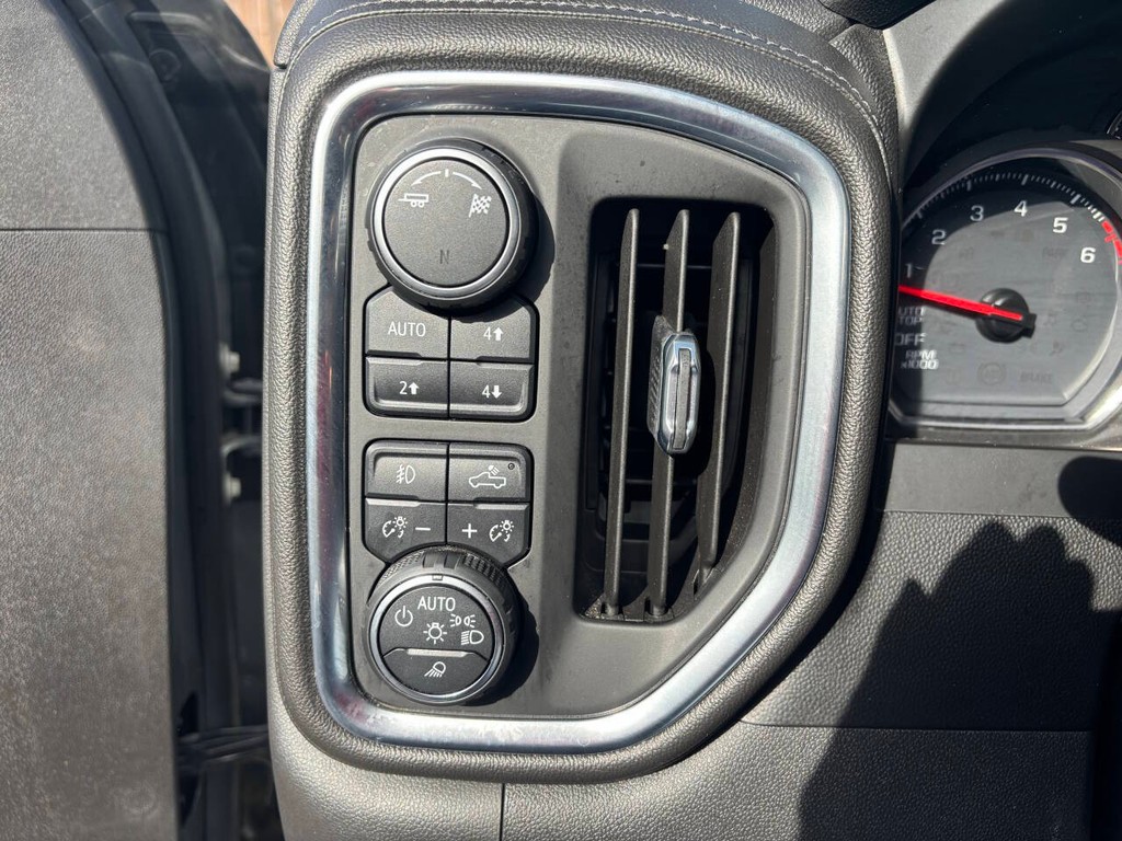 Chevrolet Silverado 1500 Vehicle Full-screen Gallery Image 26