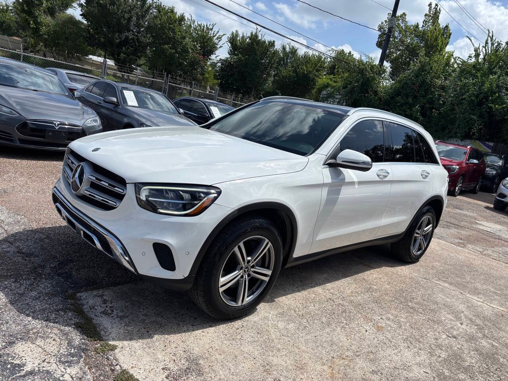 Mercedes-Benz GLC Vehicle Full-screen Gallery Image 04