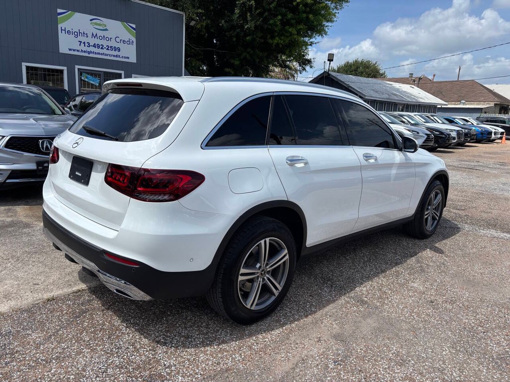 Mercedes-Benz GLC Vehicle Full-screen Gallery Image 07