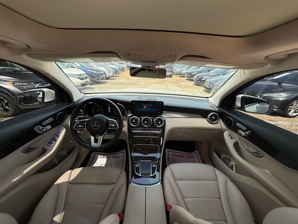 Mercedes-Benz GLC Vehicle Full-screen Gallery Image 18