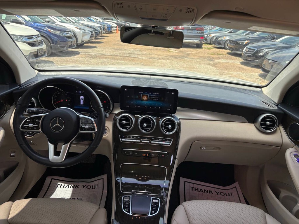 Mercedes-Benz GLC Vehicle Full-screen Gallery Image 19