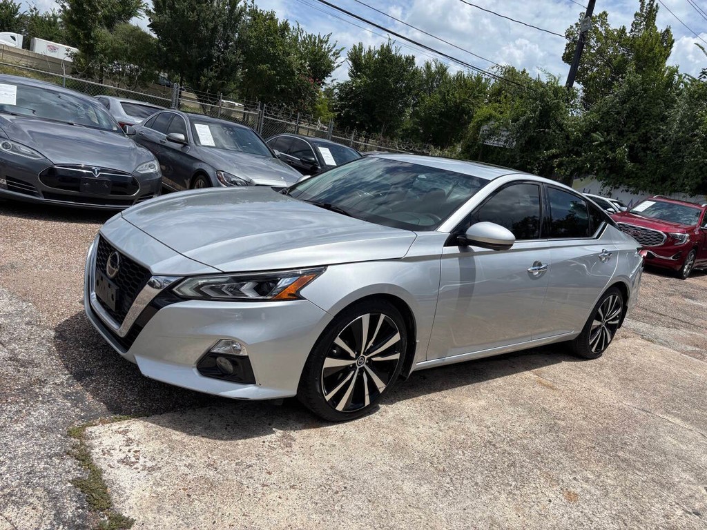 Nissan Altima Vehicle Full-screen Gallery Image 04
