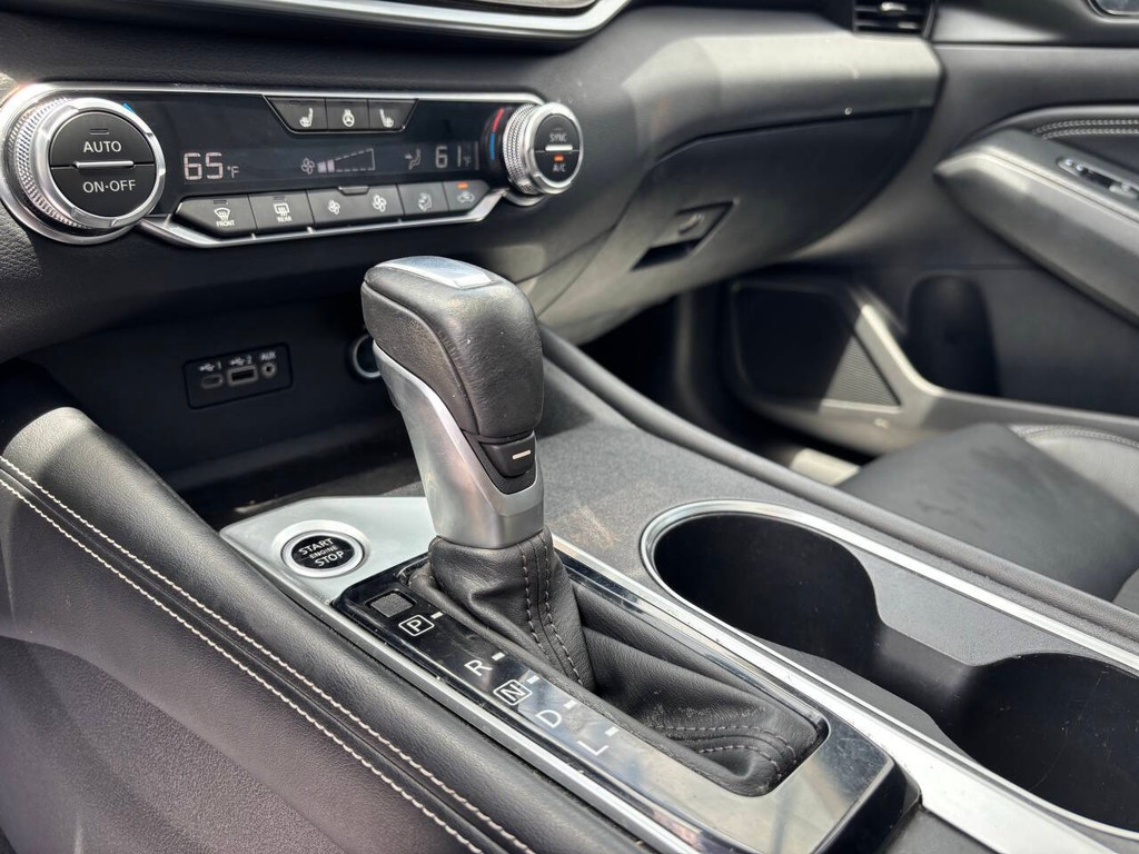 Nissan Altima Vehicle Full-screen Gallery Image 22