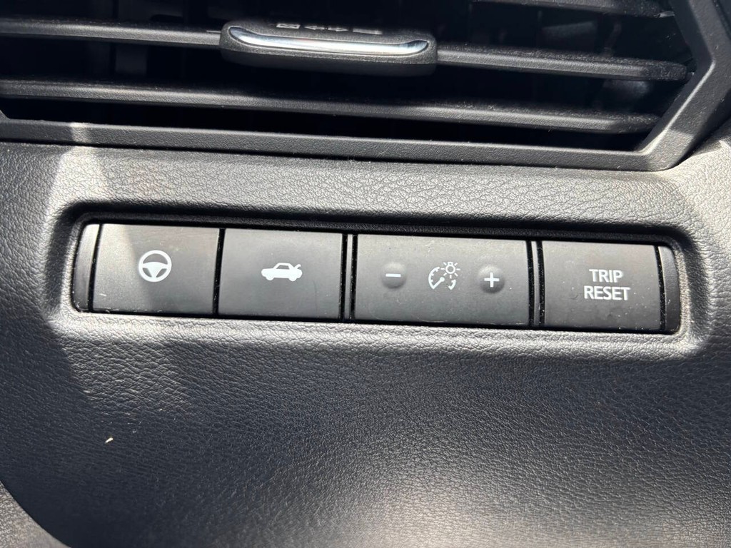 Nissan Altima Vehicle Full-screen Gallery Image 25