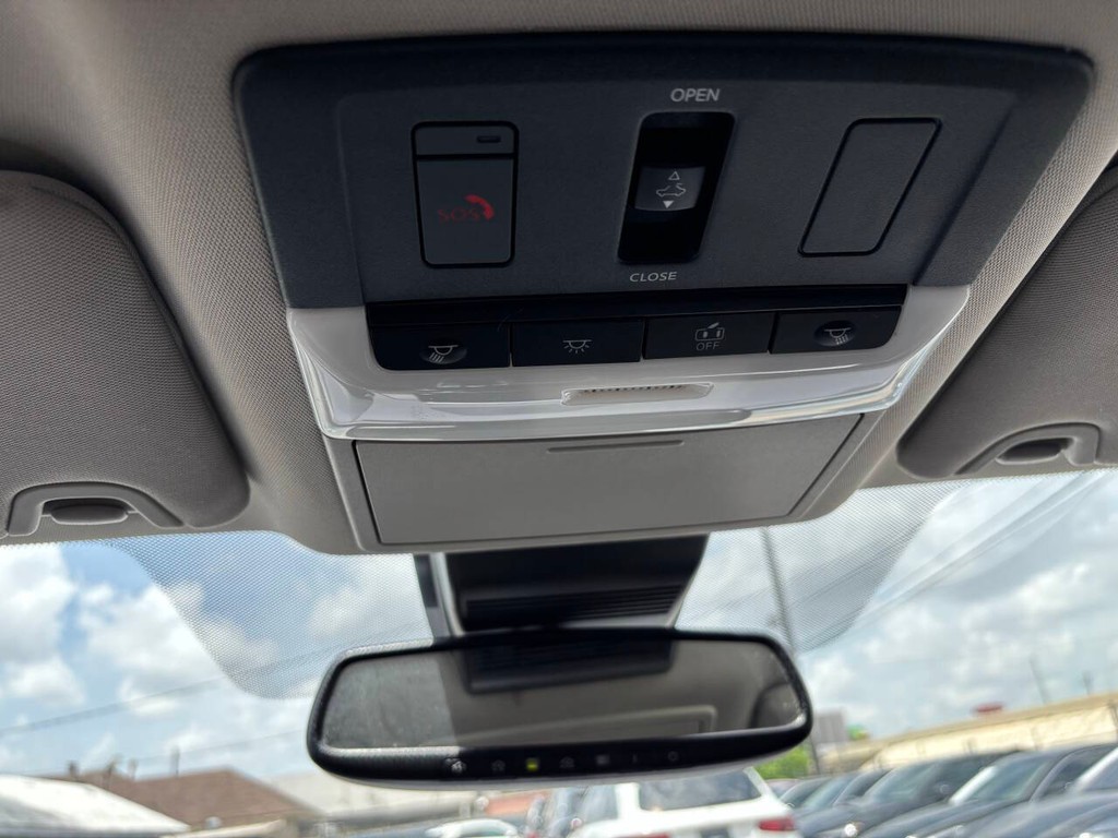 Nissan Altima Vehicle Full-screen Gallery Image 27