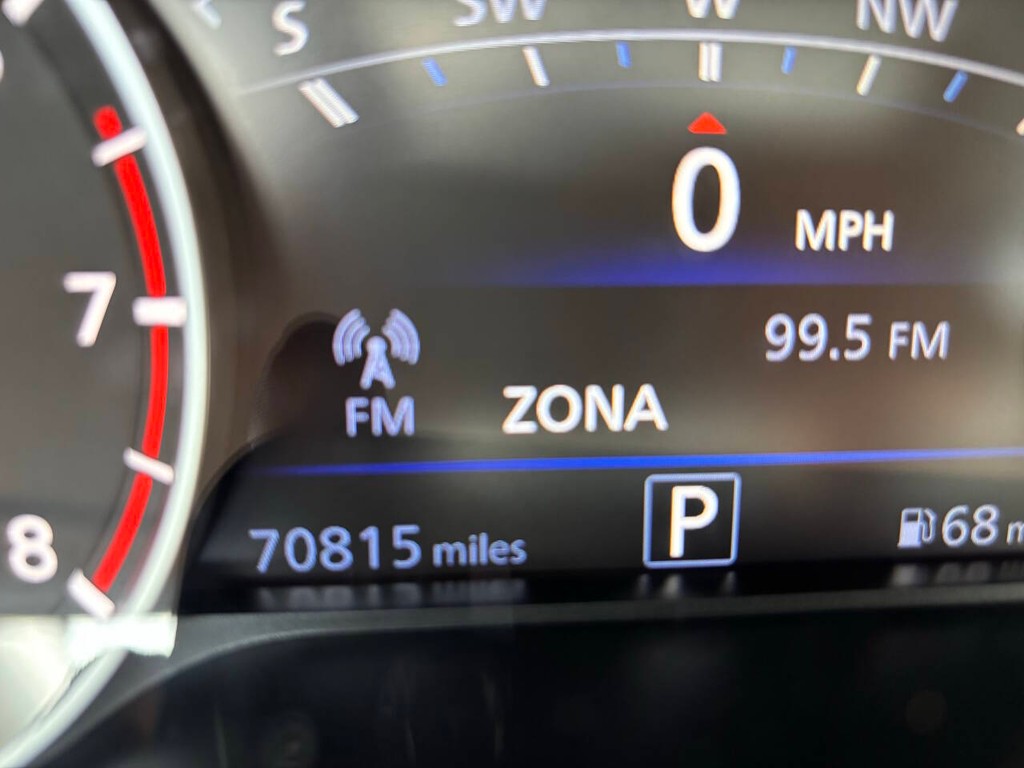 Nissan Altima Vehicle Full-screen Gallery Image 30