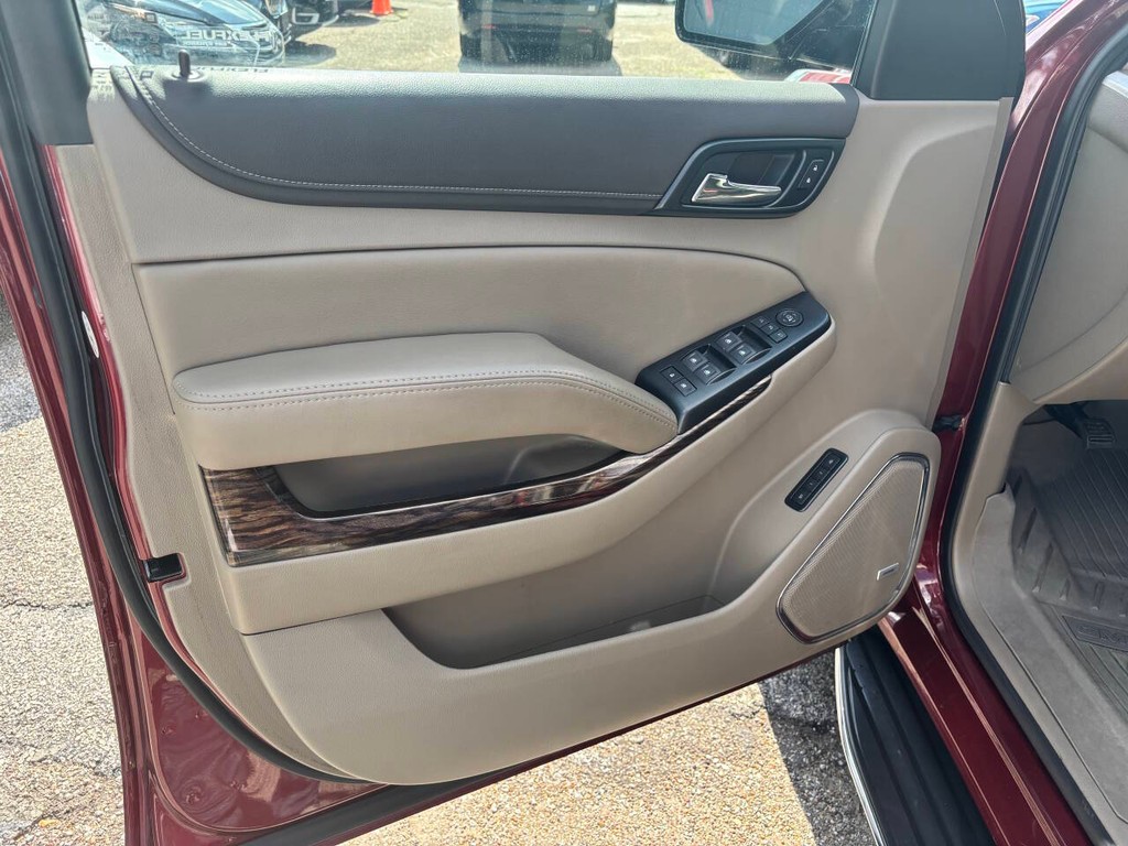 GMC Yukon XL Vehicle Full-screen Gallery Image 10