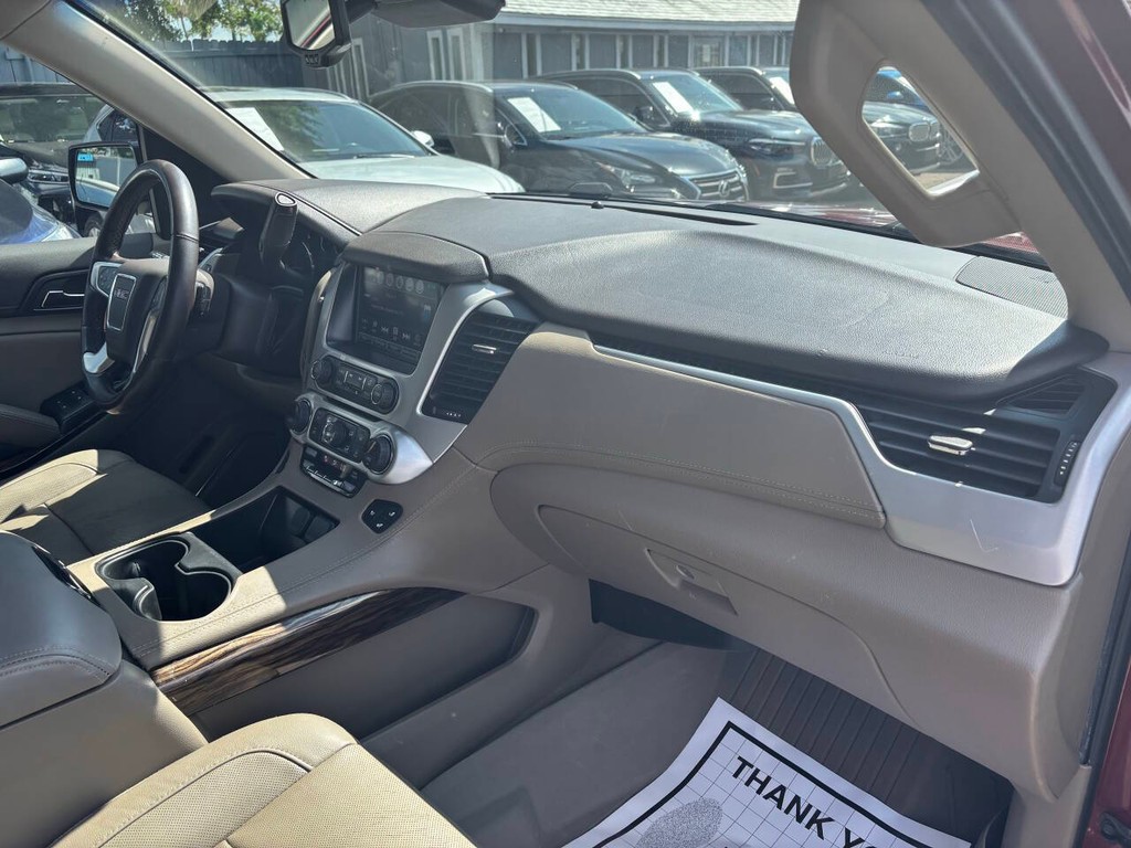 GMC Yukon XL Vehicle Full-screen Gallery Image 11
