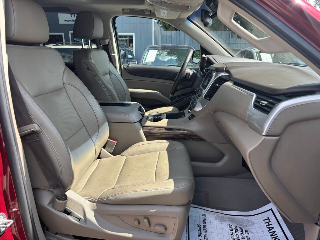 GMC Yukon XL Vehicle Full-screen Gallery Image 12