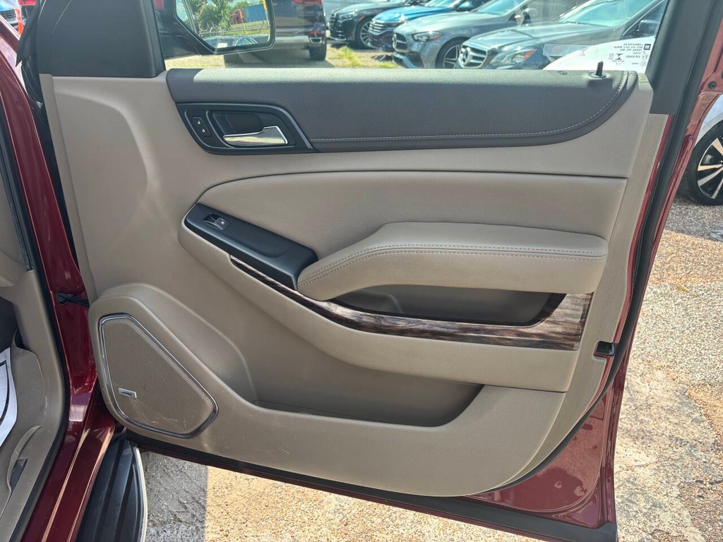 GMC Yukon XL Vehicle Full-screen Gallery Image 13