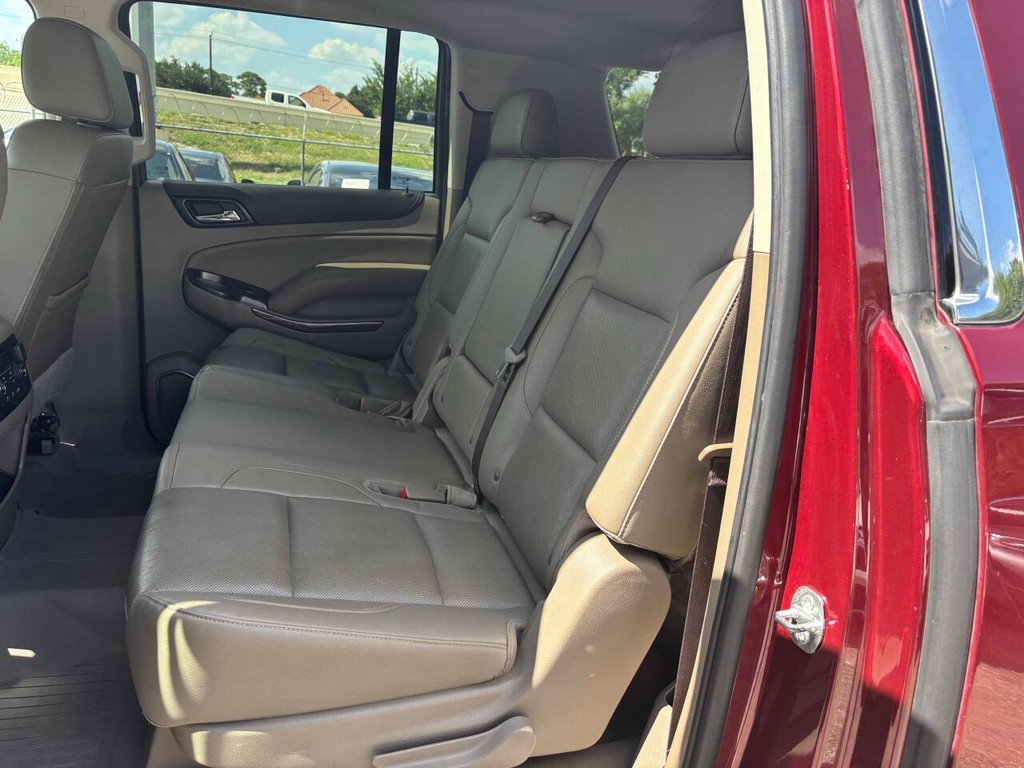 GMC Yukon XL Vehicle Full-screen Gallery Image 14