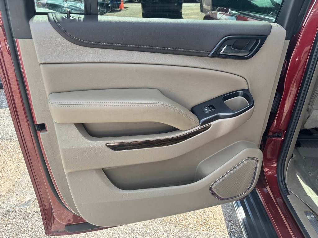 GMC Yukon XL Vehicle Full-screen Gallery Image 15