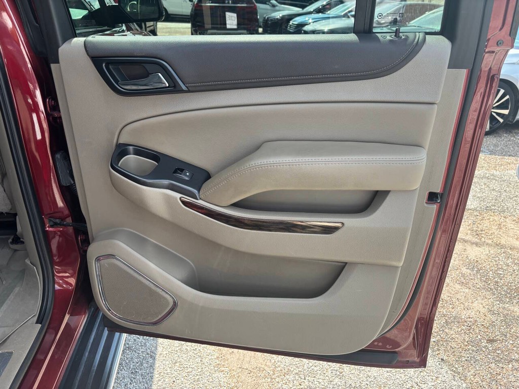 GMC Yukon XL Vehicle Full-screen Gallery Image 17