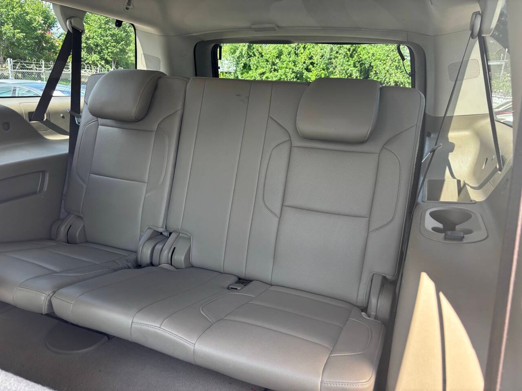 GMC Yukon XL Vehicle Full-screen Gallery Image 18
