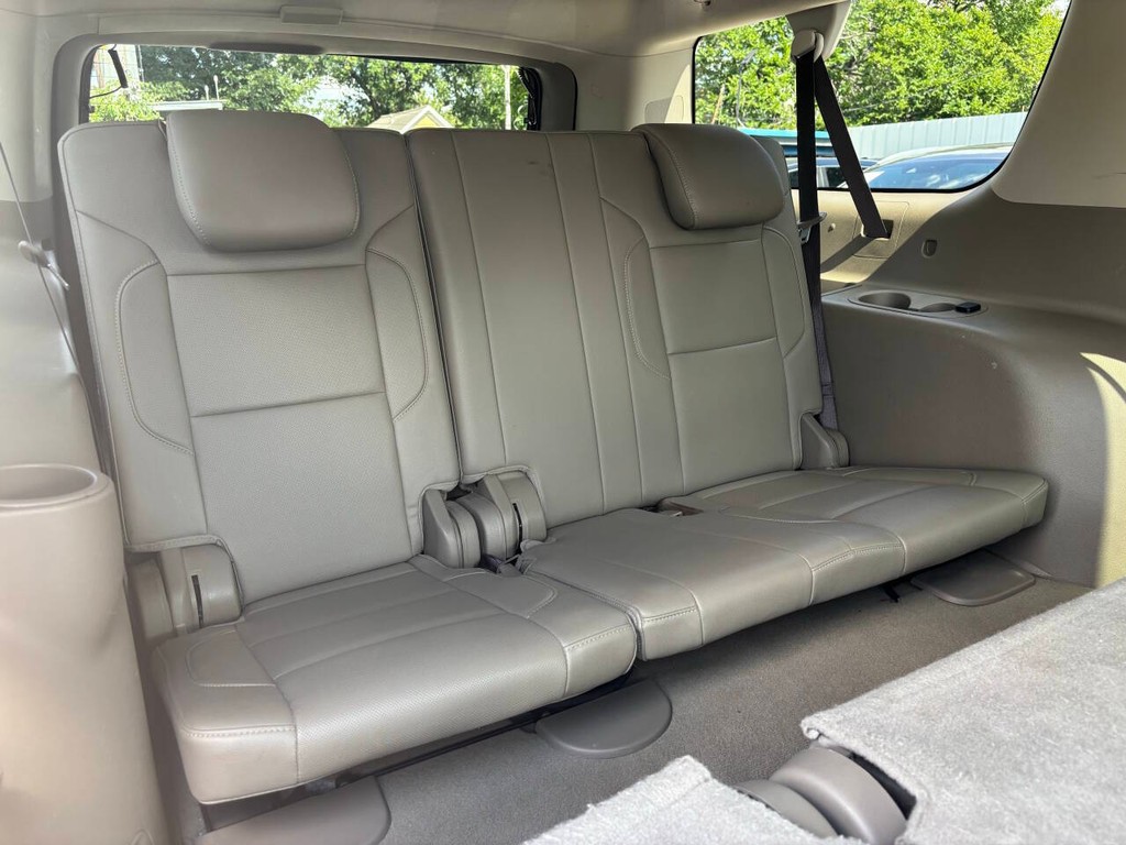 GMC Yukon XL Vehicle Full-screen Gallery Image 19